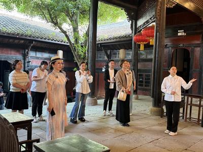 我院教師黨支部與重慶市禮儀文化研究會(huì)黨支部聯(lián)合開(kāi)展主題黨日活動(dòng)